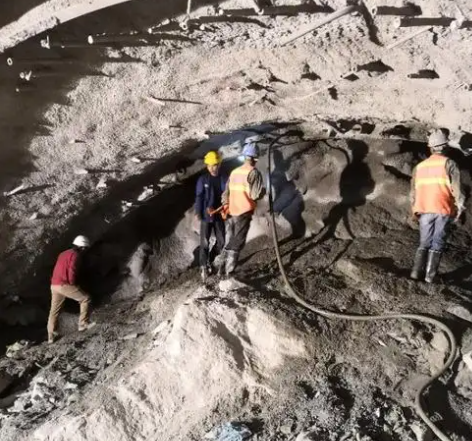 官渡拱顶带模注浆料的施工流程及注意事项